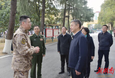 严华程蓓春节前夕走访慰问驻邵部队和消防救援队伍 
