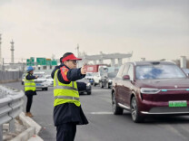 出城高峰提前！长江隧道车流量明起攀顶，新能源车主可查路网充电桩状态