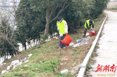 寒冬暖溪畔  “河小青”寒假守护母亲河