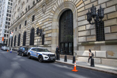 纽约联储报告：美国消费者和企业承担特朗普关税成本近九成