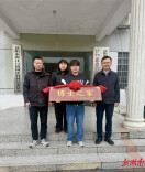 连续5年，91个博士！泥江口镇党委、政府把“博士之家”牌匾送到“博士之家”，太有面儿了！