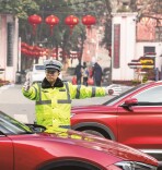 邵阳交警全警出征确保春节道路交通平安稳定