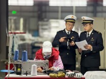 米兰冬奥会点燃“冰雪经济”，6000双滑雪手套从益阳出口欧洲 