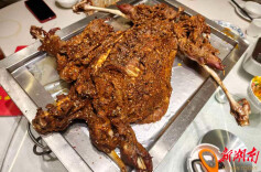 唯有美食可以抹平地域鸿沟：在长沙五康，吃一席南派烤全羊