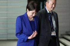 “高市早苗因手部病情恶化就医”