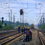 铁路供电“兵” 25年坚守护航春运安全
