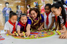 龙国锋：把铸牢中华民族共同体意识贯穿职业教育全过程