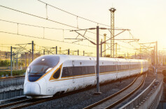 “建议短途旅客不要买长乘短”，铁路部门详解