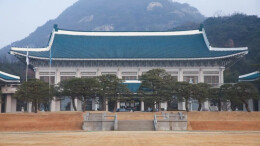 一座青瓦台，半部韩国史