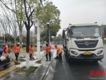 多龙戏水焕新颜 星城容光迎新年