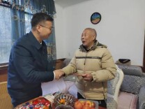 新春送福暖人心——嘉禾法院开展2026年春节走访慰问老干部活动