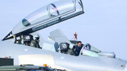 太帅了！歼16战机硬核训练照上新