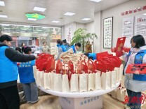 友好友善迎新年，春风送福暖民心