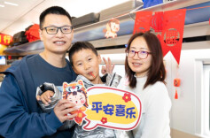 复兴号上的“列车春晚”