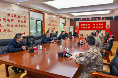 钟君开展春节走访慰问并调研市场保供和安全生产工作