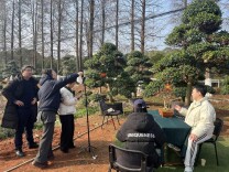 政校企共育“新农人” 长沙商贸旅游职院直播助农激活苗木产业新动能