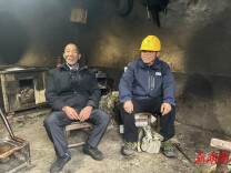 春节保电“最后一公里”：退休前的坚守