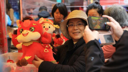 美国旧金山唐人街举办迎春花市