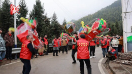 城步：龙灯翻飞闹新春 刨汤飘香醉八方