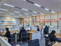 马年启新程·壮志踏歌行⑧丨电话那头的“守岁人”