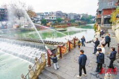 图片新闻丨开心过大年@湖南日报头版