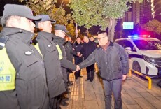 钟君除夕夜督导安全值守工作，看望慰问一线工作人员