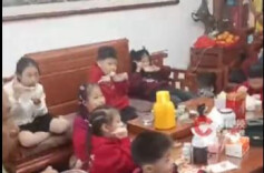 广东潮汕23个外甥、外甥女给舅舅拜年，舅舅：每人包了100元红包图个吉利，全家四十几口人