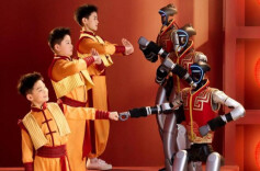 赛博版以武会友 机器人丝滑连招秀出中国功夫