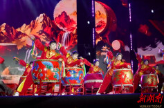 安化村民自办“村晚”火出圈，线上40 万人围观，央视都来报道