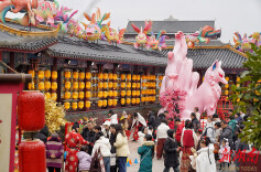 古韵焕新声 千灯映福年