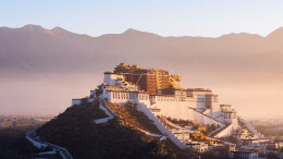 拉萨：新年晨光中的布达拉宫