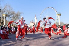 石景山游乐园：日游园夜赏灯，安塞腰鼓贺新春