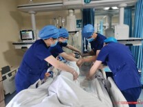 新春走基层㉛丨除夕夜，他们在ICU做“生命守岁人”