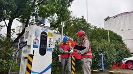 国网安仁县供电公司：春节我在岗守护绿色出行路