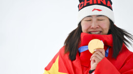 冰雪白，冬奥金，中国红！