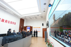 毛伟明在省政府总值班室检查春节假期安全生产工作