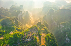 矮寨奇观旅游区日接待游客两万余人次@湖南日报要闻