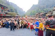 矮寨系列特色活动闹新春 矮寨奇观旅游区日接待游客两万余人次