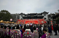 寻回丢失的年味——2026年春节，万千游客在凤凰古城邂逅“诗与烟火”