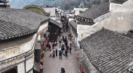 凤凰古城迎文旅市场“开门红”，春节假期前三日接待游客超17万人次