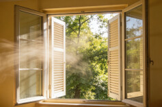 门窗紧闭容易“攒”出一身病，医生带你科学地“开窗通风”！