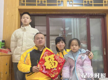 从军营到街巷，看星沙骑手夫妻奔跑中的“年味”