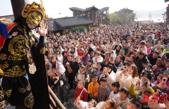 多彩民俗活动闹新春