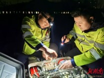 高铁“眼科医生”护航春运