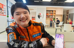 长沙外卖女骑手刘新云：一路奔跑 绽放芳华