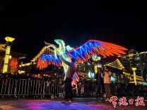 常德河街正月初四上演“飞天”视觉盛宴