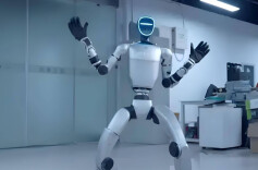 新春走基层丨00后这样训练机器人