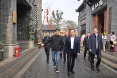 把各项工作做得更深入更细致 确保社会大局稳定群众祥和过节