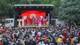 戏曲惠民 年味正浓