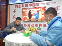 情暖回家路｜年夜饭、包饺子！我们在“家”油站里过大年！